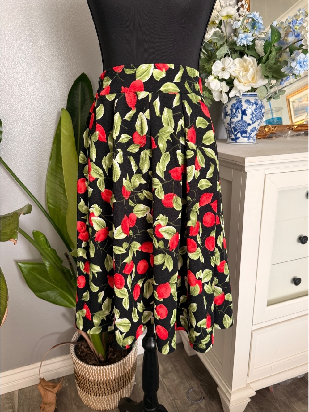1950s style black and red midi circle skirt - vintage, retro style, rockabilly